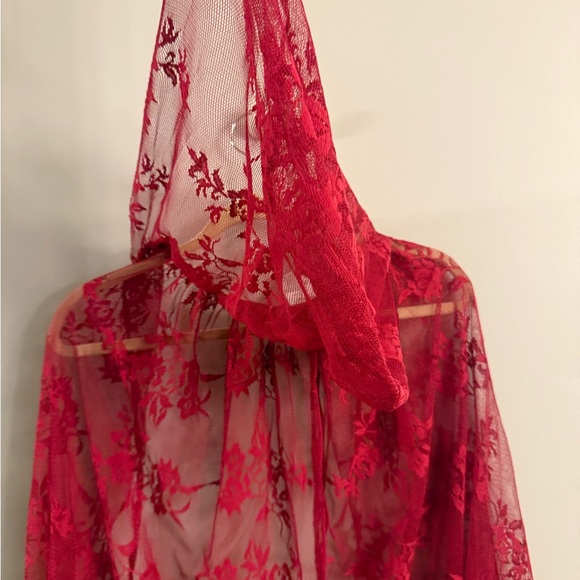 Spirit Red Lace cape - Picture 5 of 6